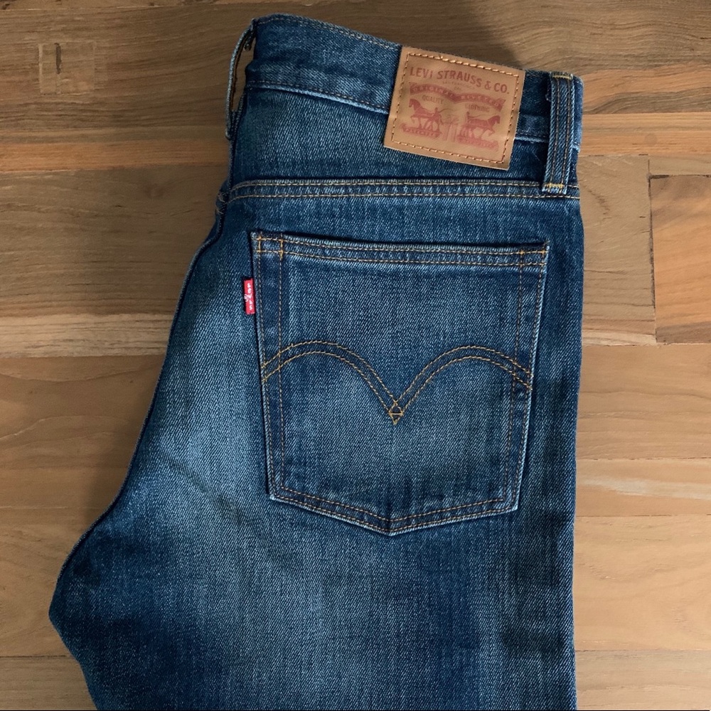 Levi’s wedgie straight/raw leg jeans